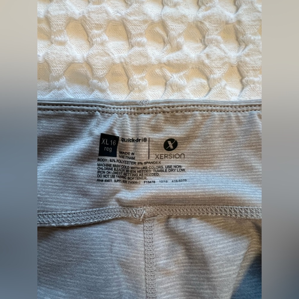 Xersion Quick-Dri Color-Block Leggings - Picture 3 of 9